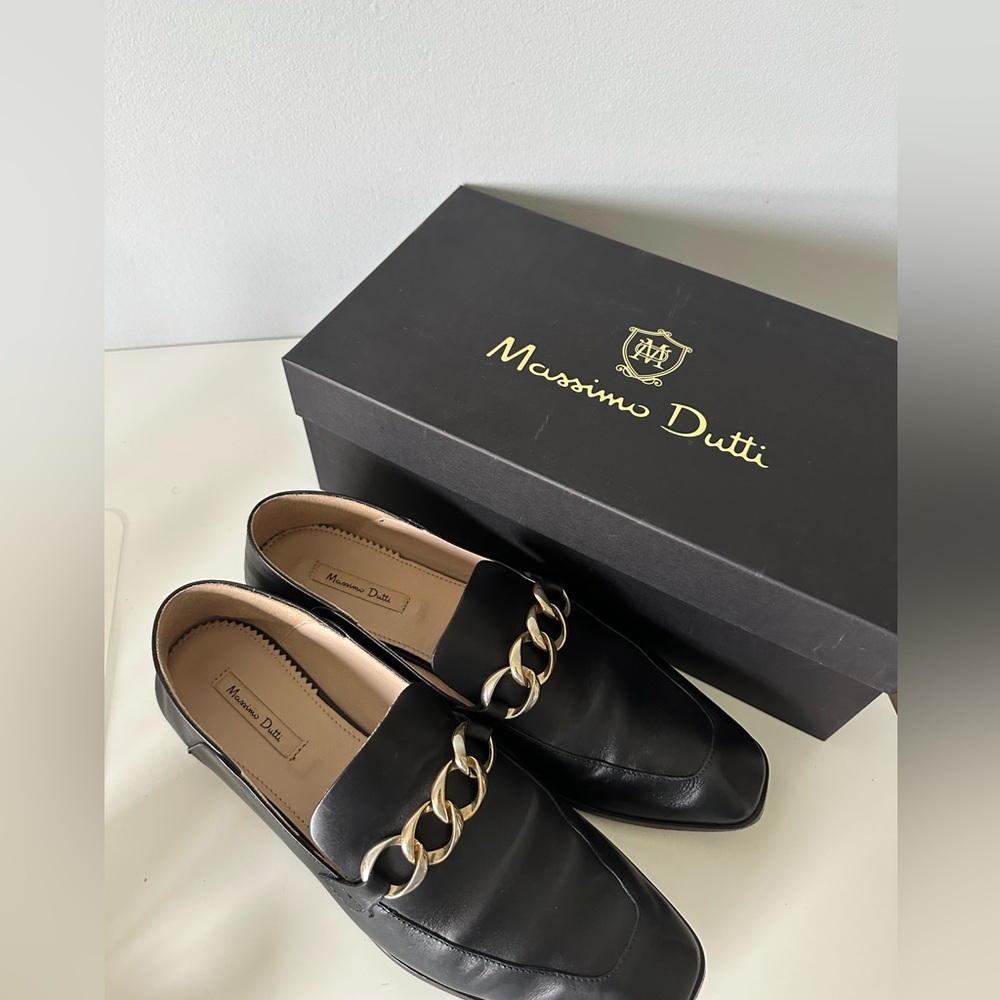 Massimo Dutti Leather Loafers with Gold Chain Size 40/Size 9